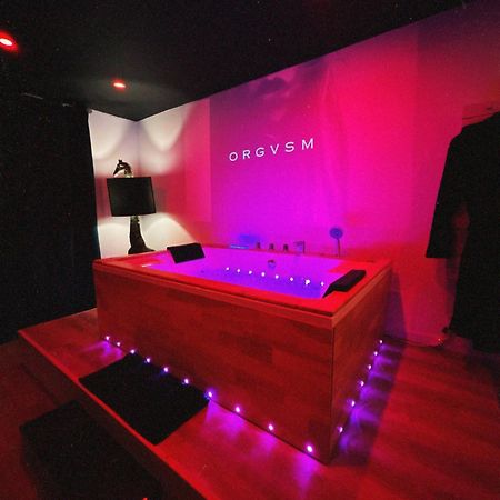 Love Room Haut De Gamme - L'Extase Avec Jacuzzi Violaines Luaran gambar