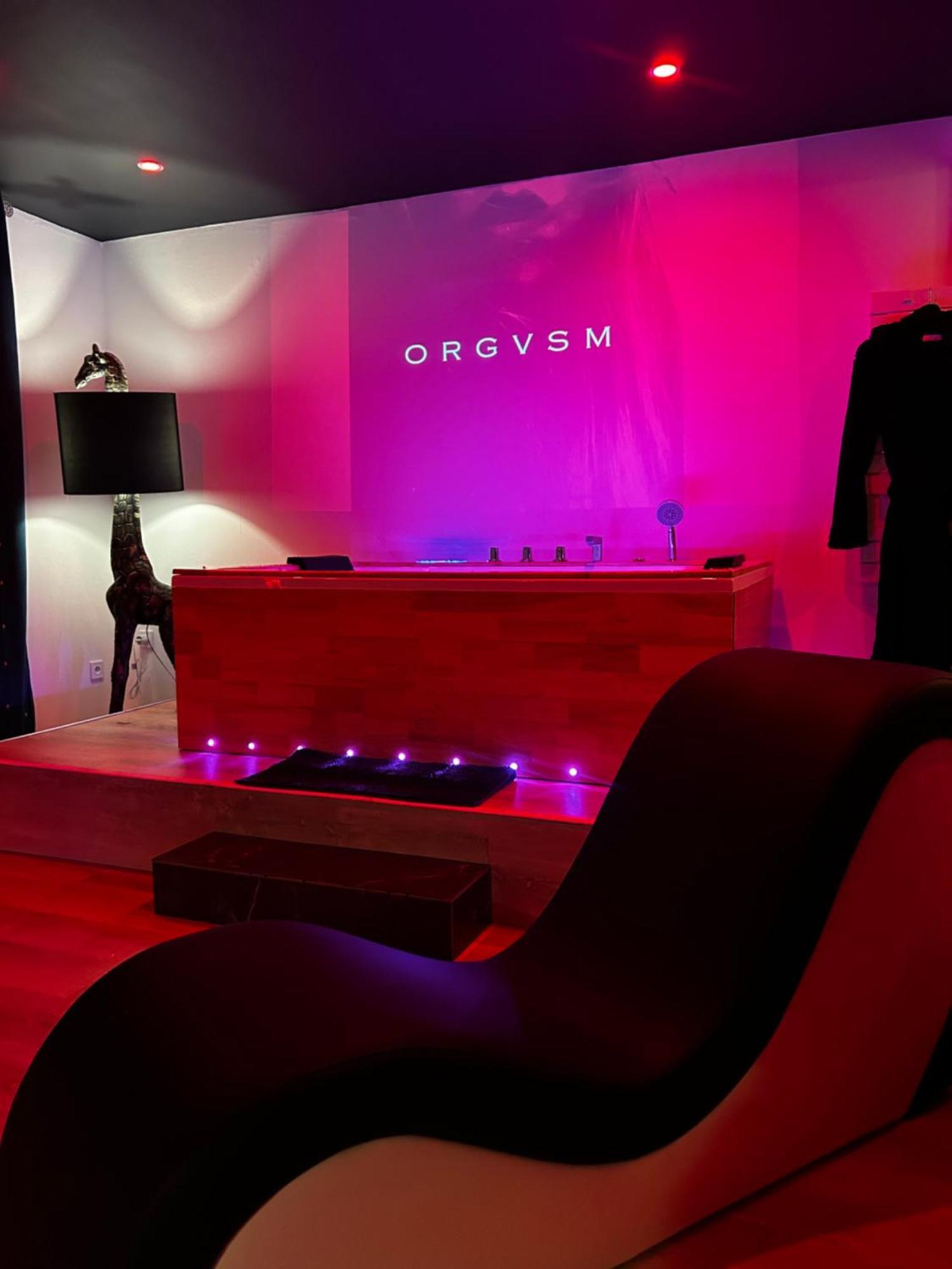 Love Room Haut De Gamme - L'Extase Avec Jacuzzi Violaines Luaran gambar