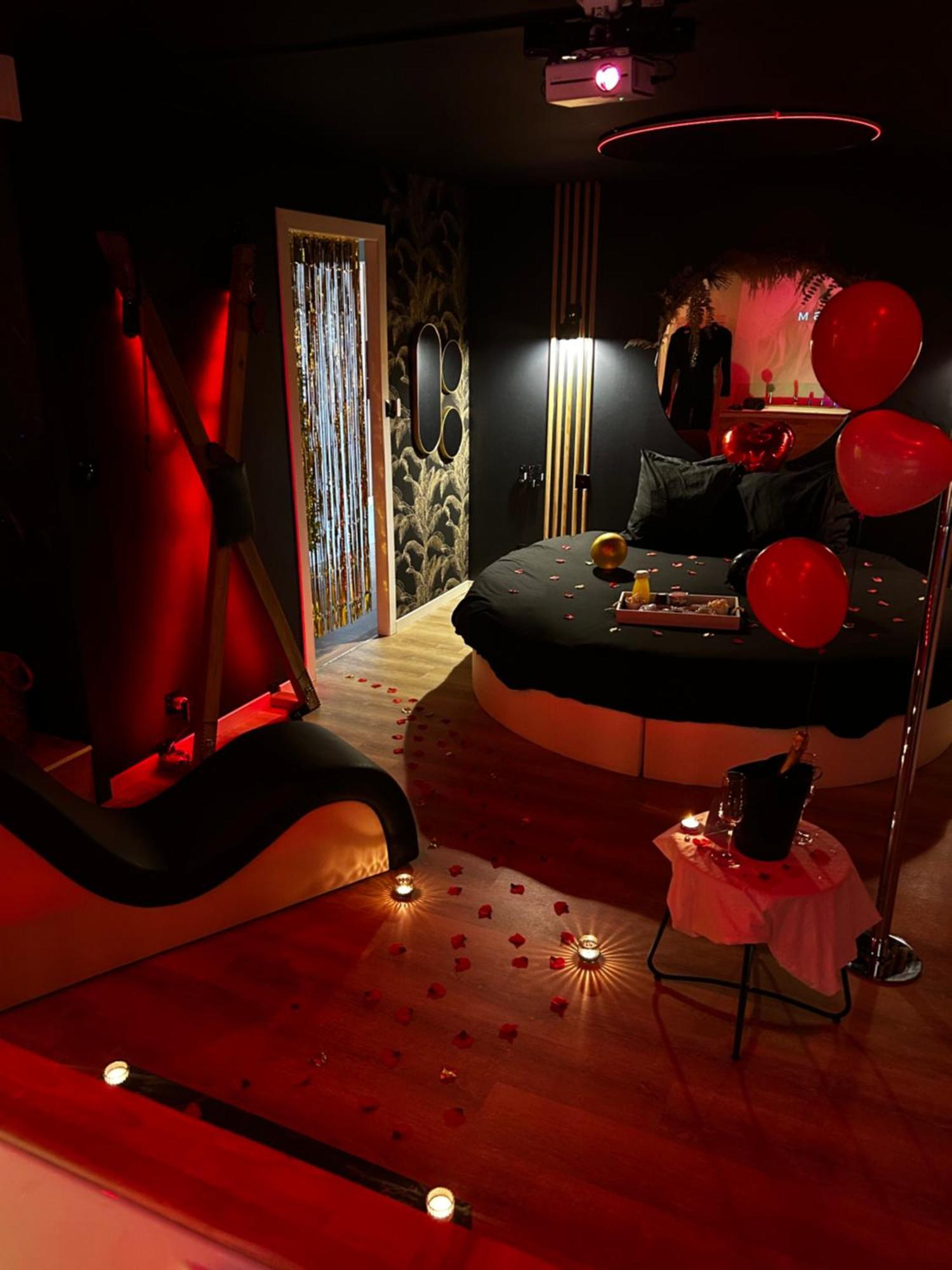 Love Room Haut De Gamme - L'Extase Avec Jacuzzi Violaines Luaran gambar